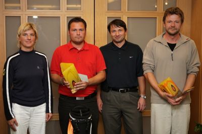 V�t�zi golfov�ho turnaje SK Ante spolu se z�stupkyn� z Golf Profi a prezidentem Sk Ante